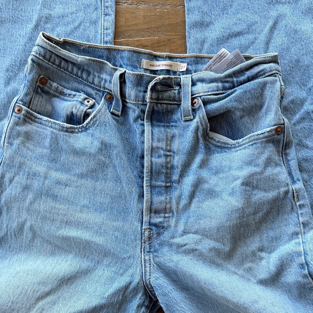 Levi's Women's Light Blue Straight Leg Jeans
